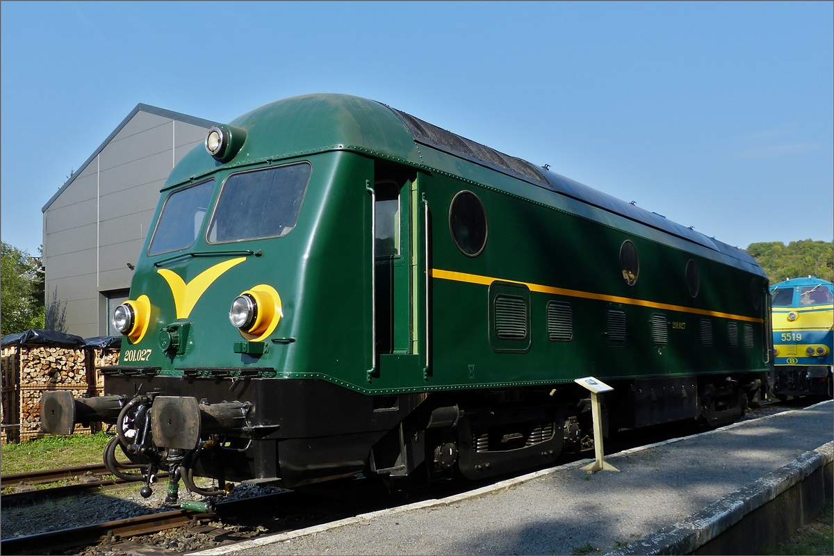 Diesellok 201.027, (ab 1971 5927) des PFT steht im Bahnhofsvorfeld von Spontin. 19.09.2020
Geliefert an die SNCB 04.05.1955, seit 31.12.1987 außer Betrieb, seit Dezember 1993 im Besitz des PFT.
