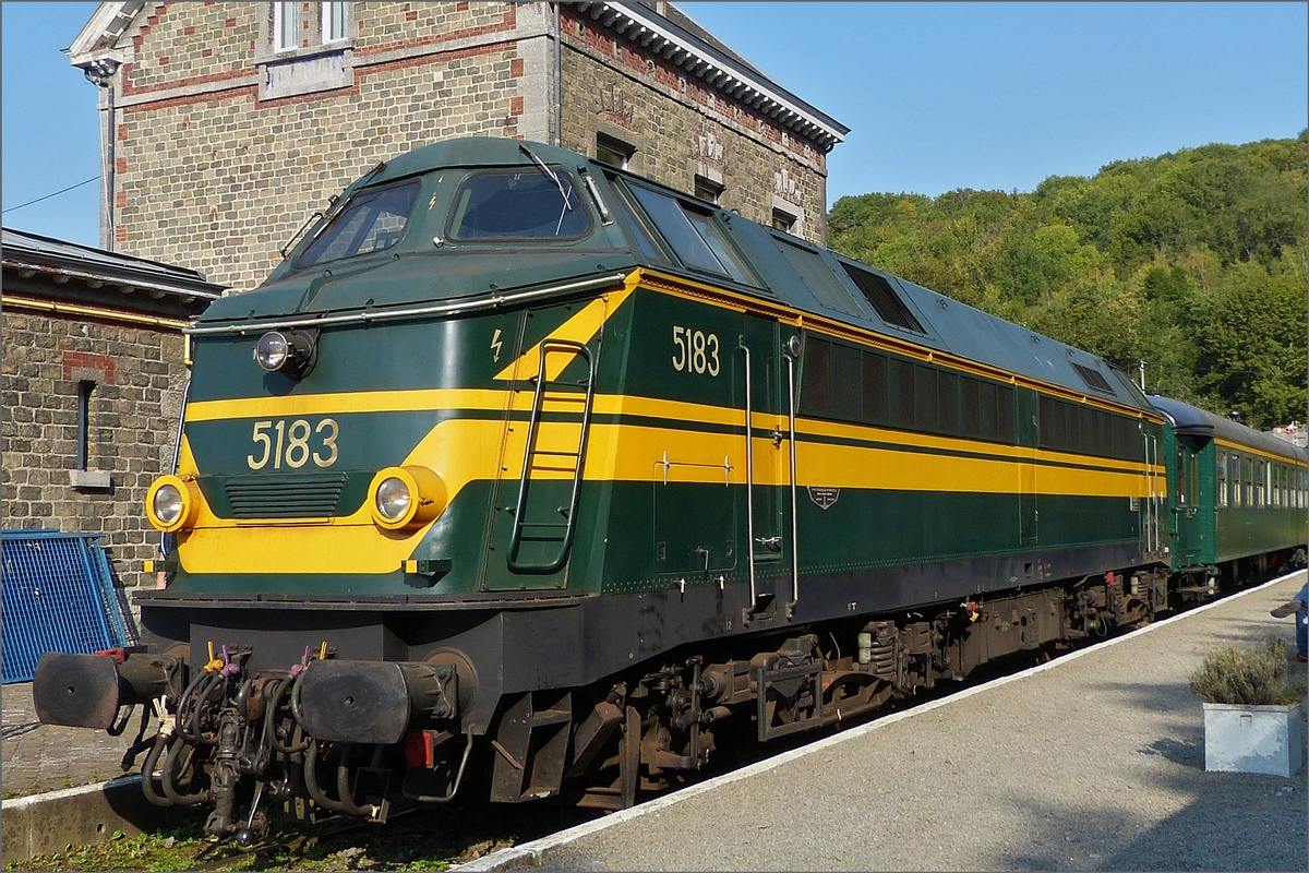 Diesellok 5183 des PFT im Bahnhof von Spontin, wird in K�rze mit dem Zug in Richtung Ciney fahren. 19.09.2020