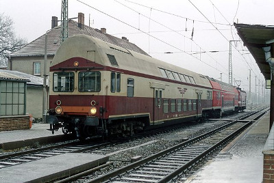 Doppelstock-Steuerwagen 1.Serie (Sonderlackierung fr Berlin, eingefhrt beim Stadtjubilum 1987)

Gattung: DBmq