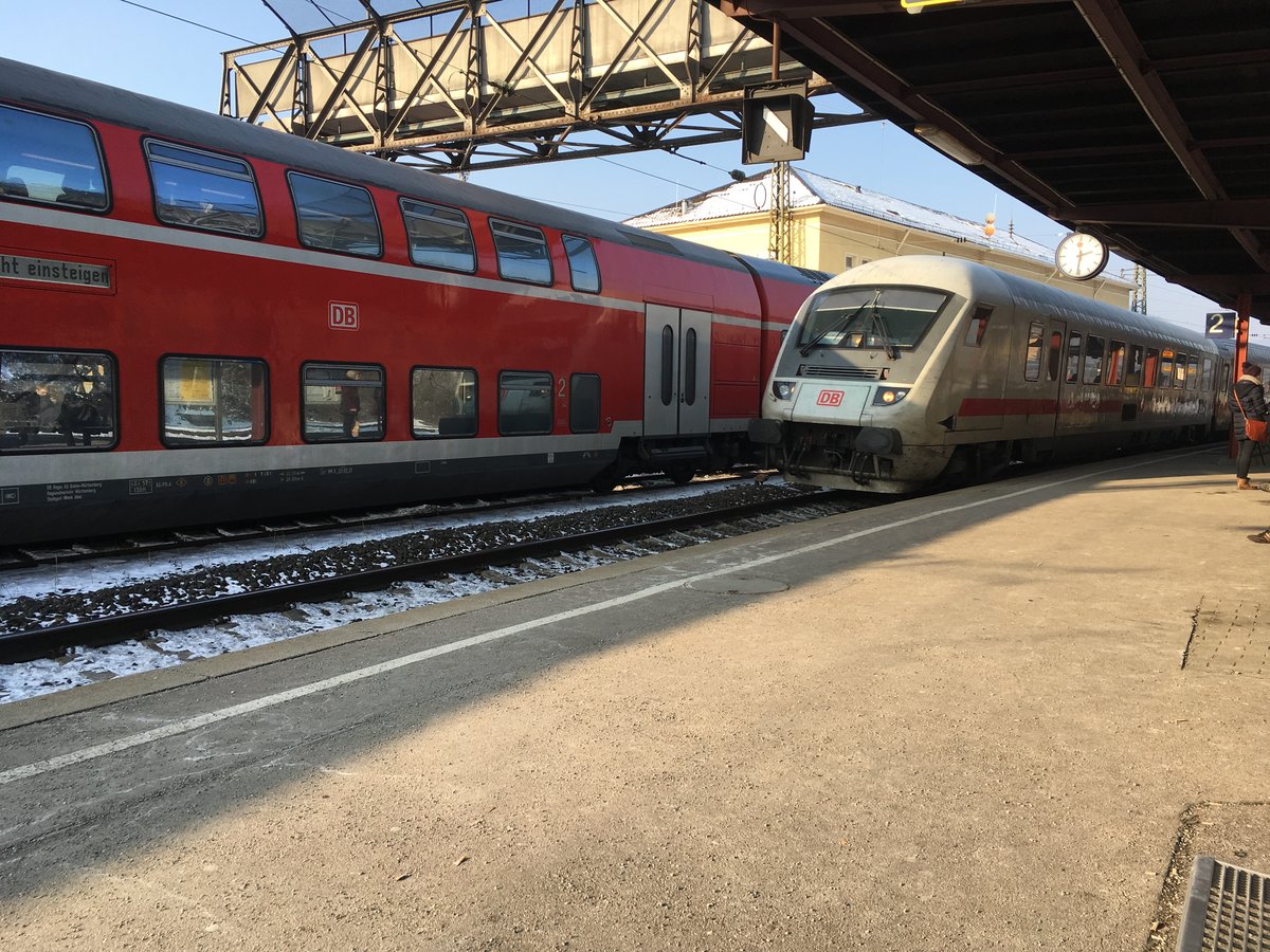 Durchfahrt eines IC durch den Bahnhof Geislingen  am 23.01.17