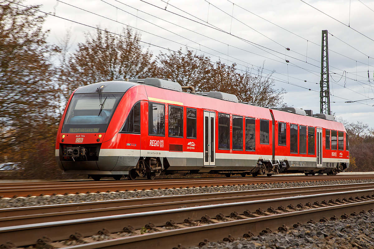 
Ein alter Bekannter, denn bis Dezember 2014 war er noch an der Sieg unterwegs....

Der Alstom Coradia LINT 41 - 648 204 / 648 704 (95 80 0648 204-5 D-DB / 95 80 0648 704-4 D-DB) der DB Regio (Lahn-Eifel-Bahn) fährt am 20.11.2015, als RE 25  Lahntalexpress  (Gießen –  Wetzlar - Limburg – Koblenz), durch Dutenhofen in Richtung Wetzlar.