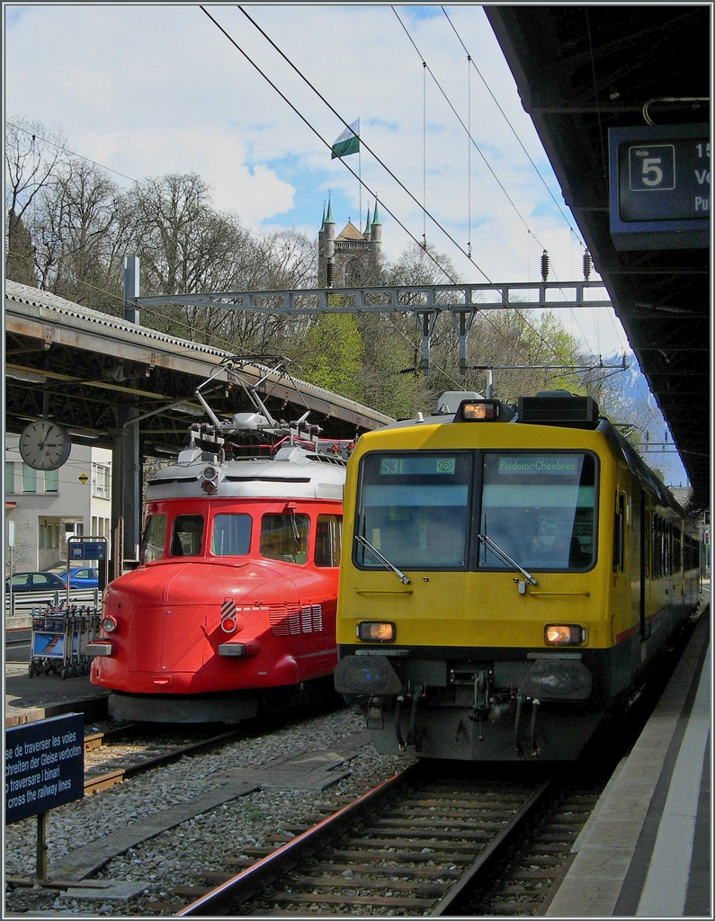 Ein altes, buntes Bild: Der Rote Pfeil und der Train des Vignes in Vevey.
17. April 2006