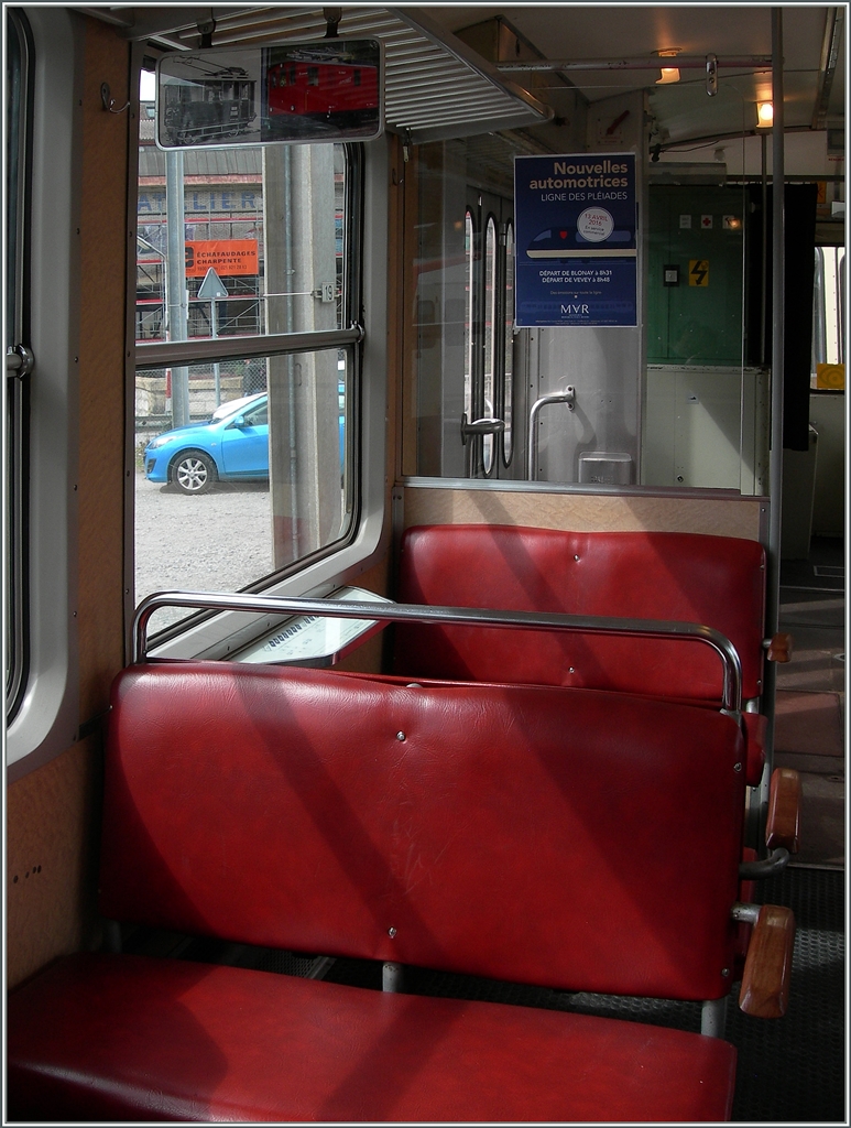 Ein Blick in den Fahrgestraum des CEV BDeh 2/4 74.
12. April 2016