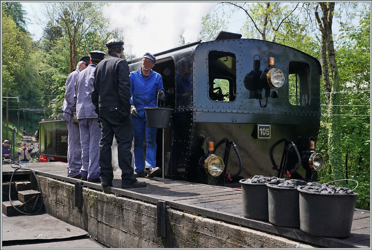 Ein Blick hinter die Kulissen: Wie gut ist genügend (freiwilligs, und unentgeltlich arbeitendes) Personal da, welches die Blonay Chamby Bahn unterhält. 
15. Mai 2016