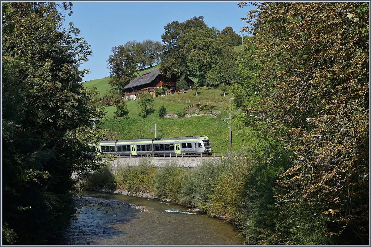 Ein BLS  Lötschberger  RABe 535 ist kurz nach Trubschachen als RE 4366 von Luzern nach Bern unterwegs.

30. Sept. 2020