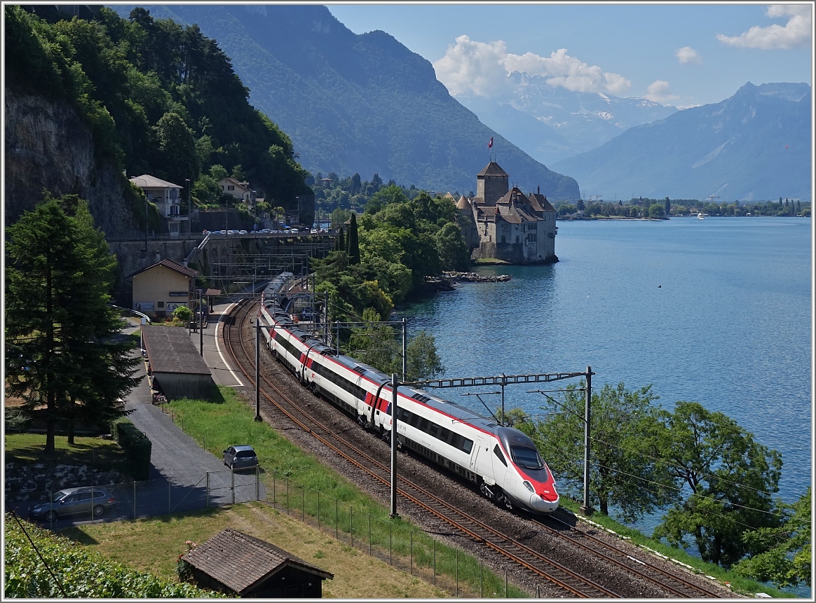 Ein ETR 610 von Milano nach Genf am Château de Chillon.
(23.06.2014)
