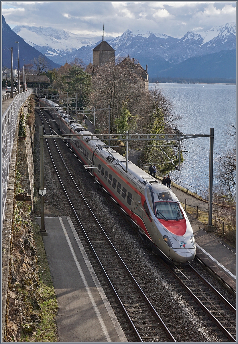 Ein FS Trenitalia ETR 610 als EC 34 bei der Fahrt Richtung Genève beim Château de Chillion.
3. Feb. 2018