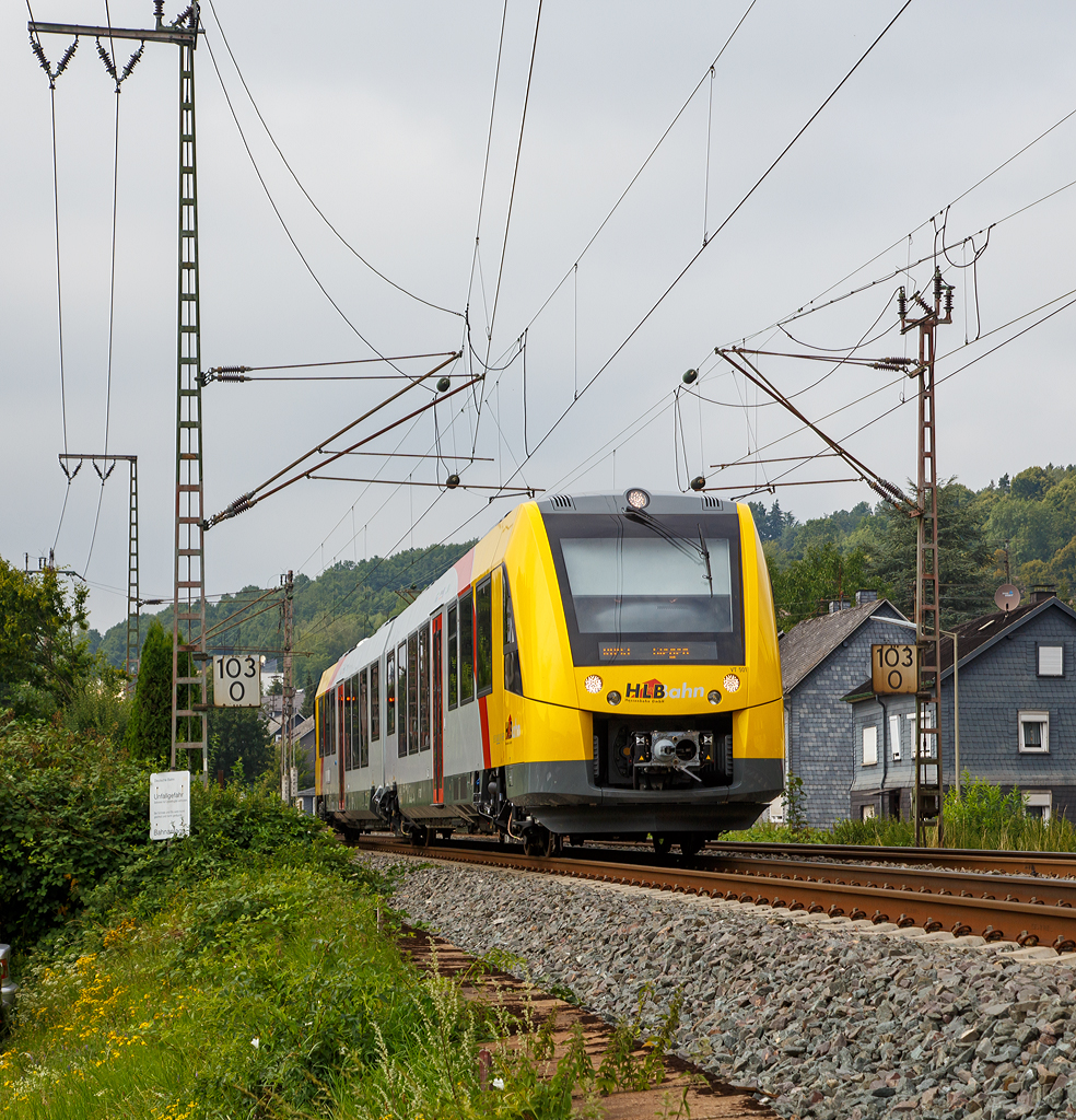 
Ein nagelneue Alstom Coradia LINT  41, der VT 501 (95 80 1648 101-1 D-HEB / 95 80 1648 601-0 D-HEB) der HLB (Hessische Landesbahn GmbH)  fährt am 08.08.2015, als RB 93  Rothaarbahn  (Bad Berleburg - Kreuztal - Siegen), durch Siegen-Weidenau, nächter Halt der Bahnhof Siegen-Weidenau.