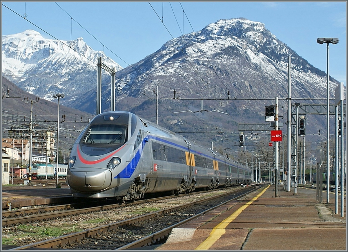 Ein SBB ETR 610 auf dem Weg nach Milano erreicht Domodossola.

31.03.2010