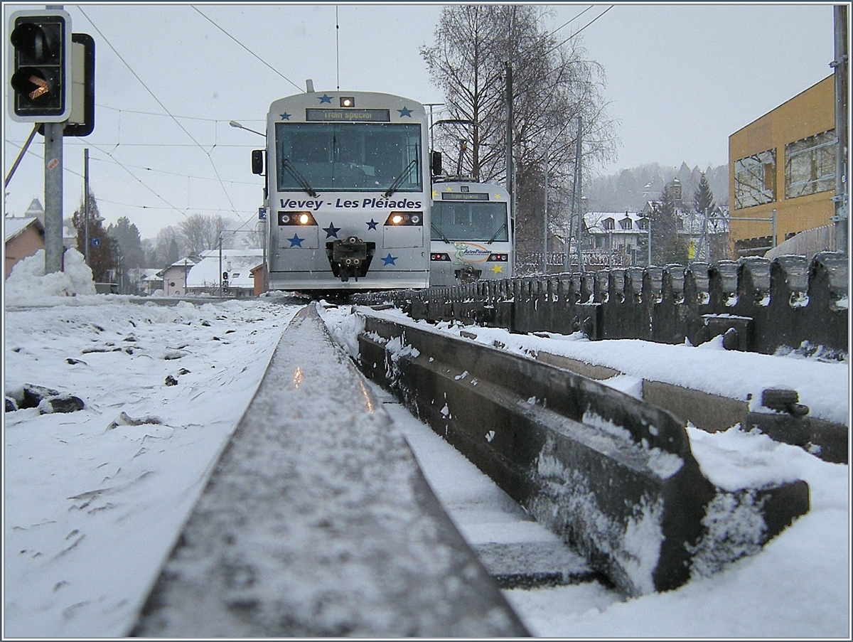 Ein Winterbild aus Blony mit dem  Train des Etoiles  umd dem  Astro Pleiades  im Hintergrund..
5. März 2007