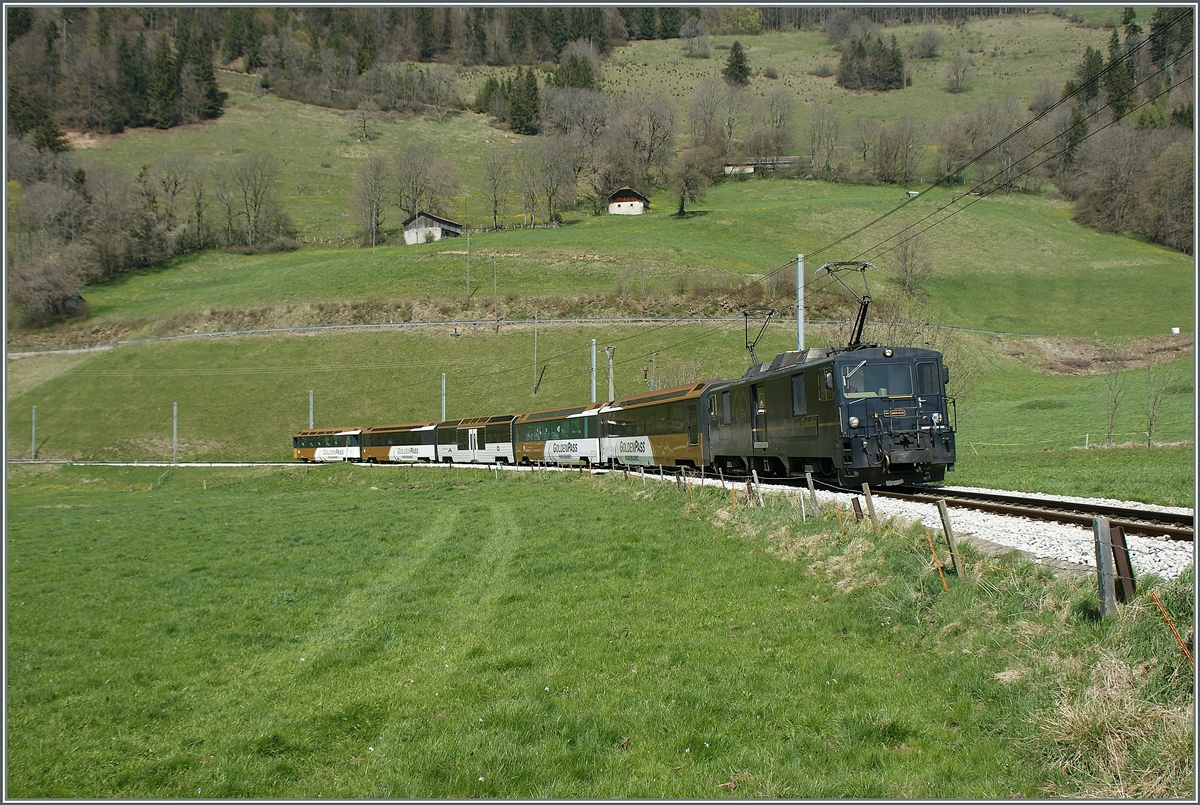 Eine GDe 4/4 Serie 6000 mit einem GoldenPassPanoramic Expresss kurz vor Rossini�re. 
16. April 2011 