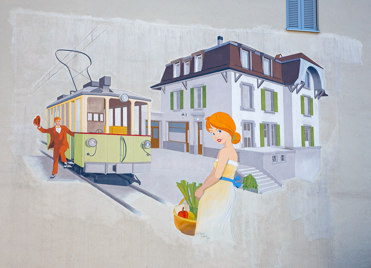 
Eine Wandmalerei beim Bahnhof Blonay (19.05.2018), zur Erinnerung an die Clarens-Chailly-Blonay-Bahn (CCB) auch als Straßenbahn Clarens–Chailly–Blonay bekannt,.

Die Clarens–Chailly–Blonay-Bahn, abgekürzt CCB, offiziell Compagnie du chemin de fer Clarens–Chailly–Blonay, war von 1911 bis 1956 eine elektrische Meterspurbahn. 

Die Bahn wurde am 23. November 1911 eröffnet und verband das Dorf Clarens, heute ein Quartier der Stadt Montreux an der Waadtländer Riviera, über Chailly und Fontanivent mit Blonay. Zum 1. Januar 1956 übernahmen Autobusse den Betrieb, die Strecke wurde anschließend abgebaut. Heute befährt die vom Verkehrsunternehmen Vevey–Montreux–Chillon–Villeneuve (VMCV) betriebene Autobuslinie 214 dieselbe Strecke.