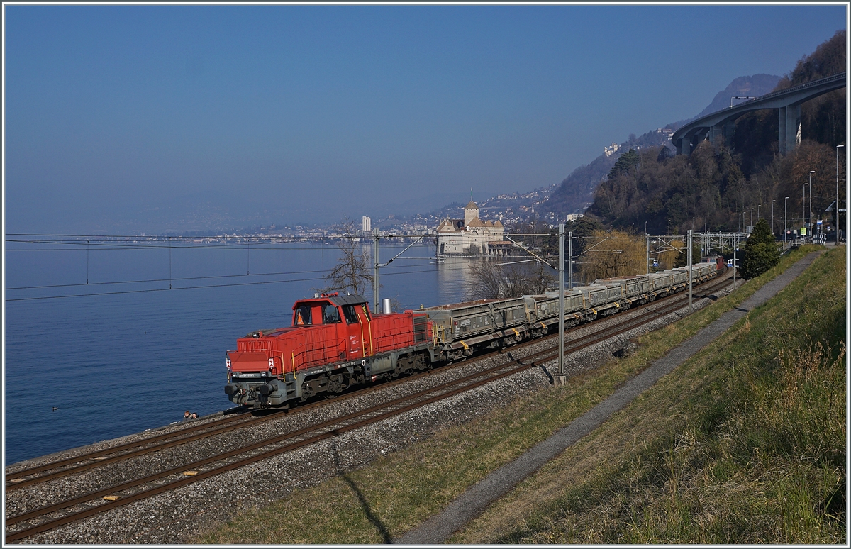 Erst auf den zweiten Blick bemerkt man, dass die in der Bildmitte gezeigte SBB Am 841 039-1 nicht die Zuglok ist, sondern am Schluss des Zuge mitläuft. 

8. März 2022