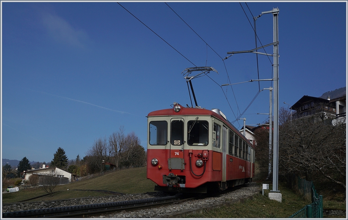 Erst ein Jahr ist es her. das ich den CEV MVR ABDe 2/4 74 oberhalb von Blonay fotografienen konnte, heute ist der Triewagen nur noch Geschichte (bzw. Schrott).
13. Feb. 2017