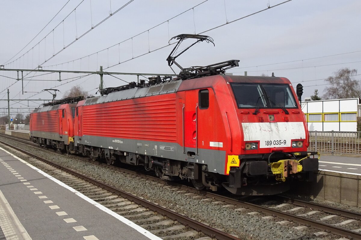 Erzbomber ohne Erzbomber: DB 189 035 durchfahrt als 2.teil eines 189-Pärchen für Erzzüge Blerick am 16 Márz 2022.