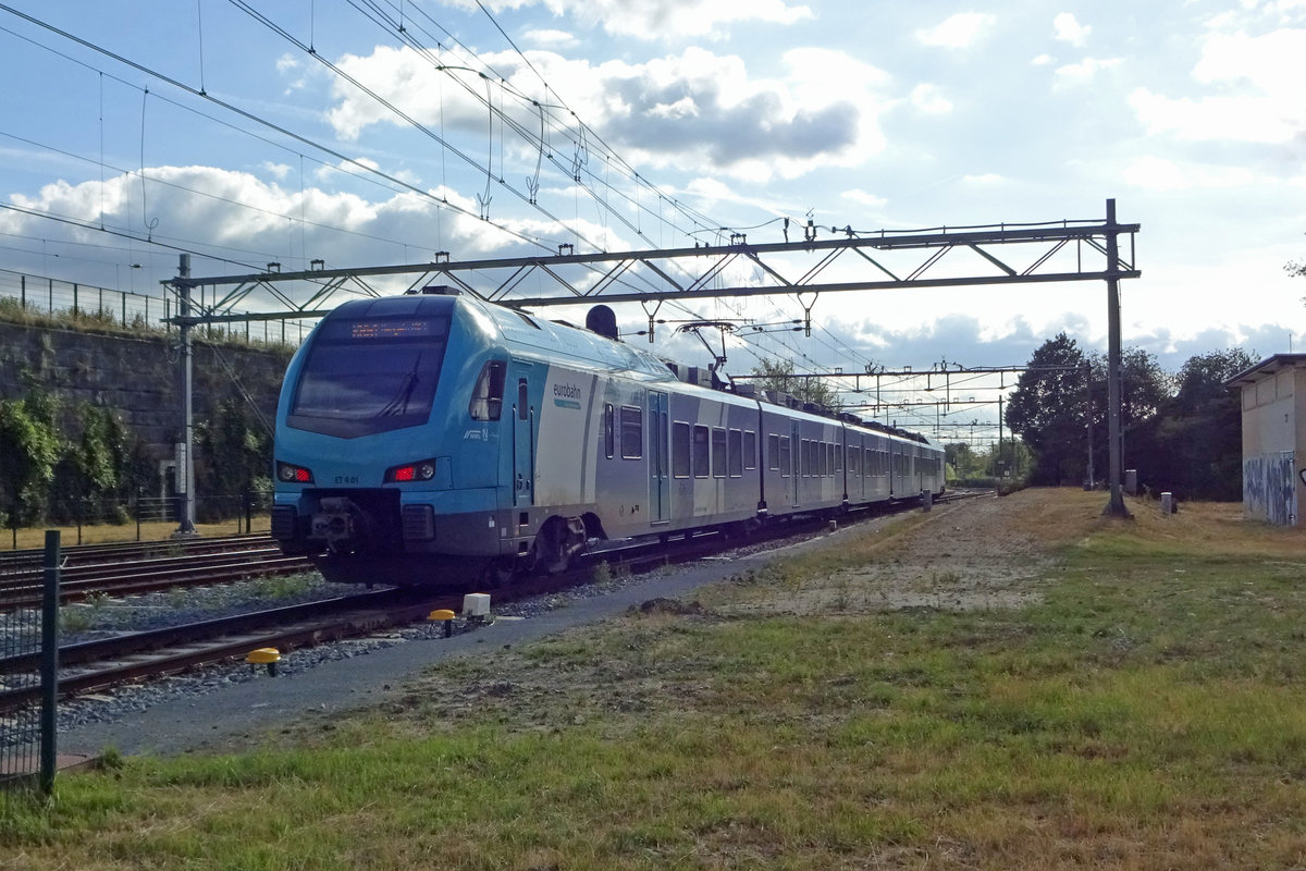 EuroBahn ET4-01 verl�sst am 15 Juli 2019 Oldenzaalmit ein RE Bielefeld--Hangelo. Nach mehr als ein jahr von gravierender und beinahe fatal-entscheidende Schwierigkeiten ist es Eurobahn in 2019 endlich gelunbgen, ein zuferl�ssige RE-Dienst Bad Bentheim <=>Hengelo w�rtlich aufs Gleis zu setzen.