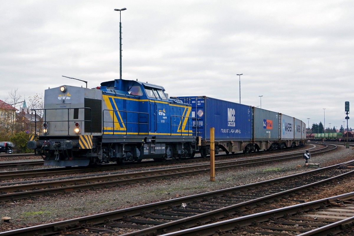 EVB: Eine V 1701 der EVB Logistik brachte gegen Abend des 20. November 2014 einen G�terzug in den Rangierbahnhof Schwandorf.
Foto: Walter Ruetsch 