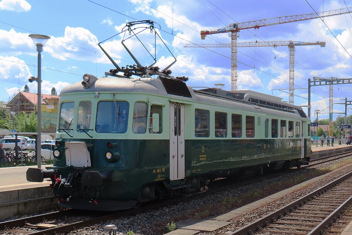 Ex-BN, ex-BLS Be 4/4 761 steht am 17 Mai 2025 in BUrgdorf.