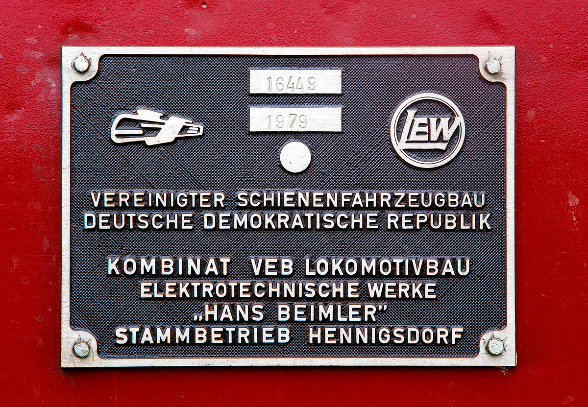 
Fabrikschild der 155 103-5 (91 80 6155 103-5 D-CLR) der Cargo Logistik Rail Service GmbH (CLR), ausgestellt am 06.05.2017 auf dem Familienfest der Magdeburger Eisenbahnfreunde im Wissenschaftshafen Magdeburg.