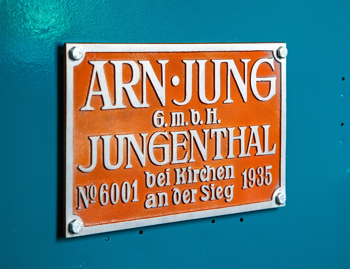 
Fabrikschild der 600mm Feldbahn-Dampflok DDM 5, vom Typ Jung „Hidalgo“, am 26.03.2016 im DDM - Deutsches Dampflokomotivmuseum in Neuenmarkt-Wirsberg.