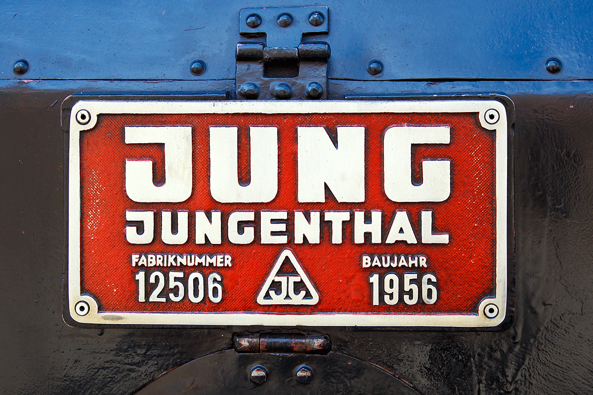 
Fabrikschild der Personenzuglokomotive 23 071 (ex DB 023 071-4) am 30.04.2017 im Eisenbahnmuseum Bochum-Dahlhausen.