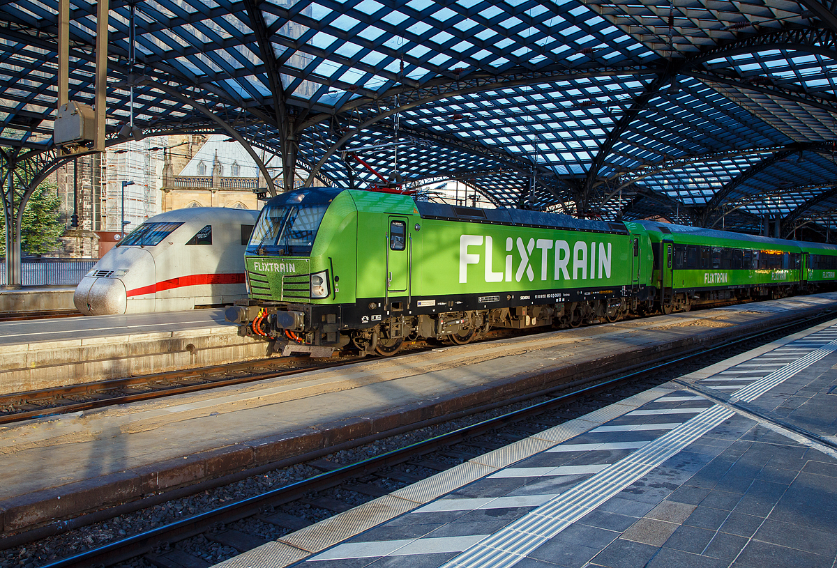 Fr�h morgens im Hbf K�ln....
Die an die SVG - Schienenverkehrsgesellschaft mbH (Stuttgart) f�r FLIXTRAIN Verkehre vermiete MRCE Dispolok X4 E – 862 bzw. 193 862 (91 80 6193 862-0 D-DISPO) verl�sst am 14.05.2022 mit dem FlixTrain (FLX 1233 / K�ln Hbf – Leipzig Hbf) den Hauptbahnhof K�ln, bzw. die Domstadt.

Die Siemens Vectron AC  wurde 2014 von Siemens Mobilitiy in M�nchen-Allach unter der Fabriknummer 21925 gebaut. Diese Vectron Lokomotive ist als AC – Lokomotive (Wechselstrom-Variante) konzipiert und zugelassen f�r Deutschland und �sterreich (D/A). Seit Juli 2020 ist sie an die SVG vermietet, die als Eisenbahnverkehrsunternehmen (EVU) unteranderem auch den Verkehr der FlixTrain Verbindungen durchf�hrt.