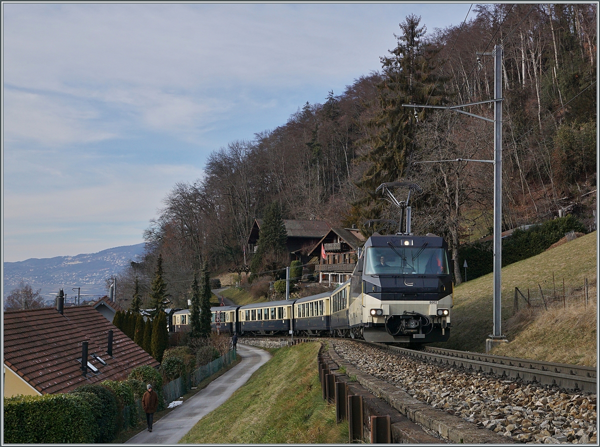 Grosse �berraschung: Der MOB GoldenPass Belle Epoque PE 2224 von Montreux nach Zweisimmen verkehret heute mit der MOB Ge 4/4 8002 an der Spitze und einem Alpina-Triebwagen am Schluss, wobei letzter dank der hier gew�hlten Fotostelle kurz nach Chernex praktisch nicht zu sehen ist. 

9. Januar 2021 

