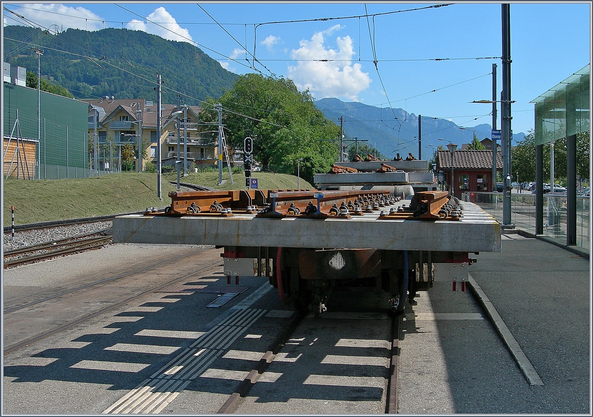 Grosses Bauwochenende bei der CEV: In St-Légier Gare und der neuen Dienststation Bosquets sind umfangreiche Gleis und Weichenarbeiten vorgesehen und man kann nur hoffen, dass sie weniger pannenreich ablaufen als die dazugehörigen Fahrleitungsabeiten, die an zwei Folgetagen zu länger andauernden Fahrleitungsstörungen geführt haben... 
Blonay, den 16. August 2018