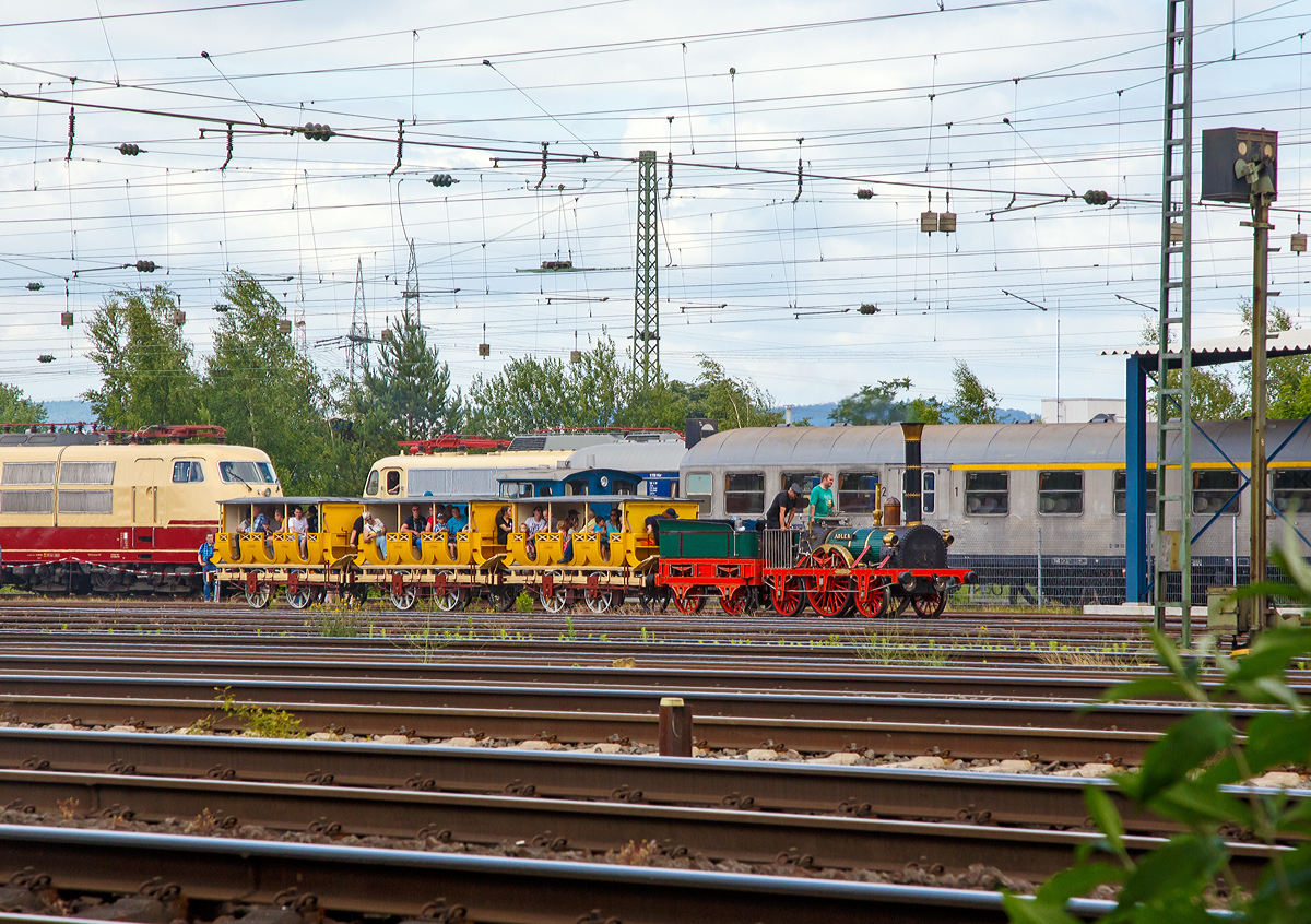
Großes Sommerfest im DB Museum Koblenz am 17. & 18.6.2017 u.a. wurden Bahnhofsfahrten mit dem Adlerzug angeboten, hier fährt am 18.06.2017 die Dampflokomotive  Adler  mit ihrem Zug wieder ins Museum. 

Leider ist der  Adler  im Original verschollen. 
Es existieren jedoch zwei Nachbauten in Originalgröße. Beide befinden sich im Eigentum des DB Museums. Der Nachbau von 1935 ist fahrfähig. Der im Museum ausgestellte zweite Nachbau wurde 1952 von Lehrlingen der Deutschen Bundesbahn gebaut und diente als Ausstellungsstück auf Messen.

Der fahrfähige Nachbau von 1935 wurde bei einem Depotbrand 2005 stark beschädigt und in den Jahren 2006 und 2007 vom Dampflokwerk Meiningen restauriert. Dabei wurden neueste Erkenntnisse der Adler-Forschung umgesetzt. 