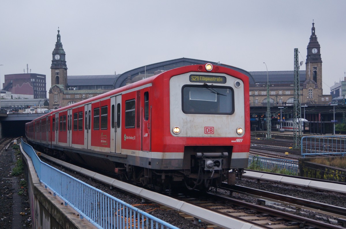 HVV: S 21 Elbgaustrasse bei der Ausfahrt aus dem Hauptbahnhof Hamburg am 17. Oktober 2015.
Foto: Walter Ruetsch
