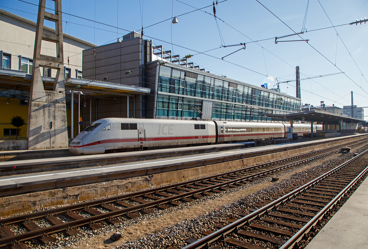 
ICE 1 - Tz 0119  Osnabr�ck  401 019-4/401 019-5 am 08.02.2020 beim Halt im Hbf Augsburg.