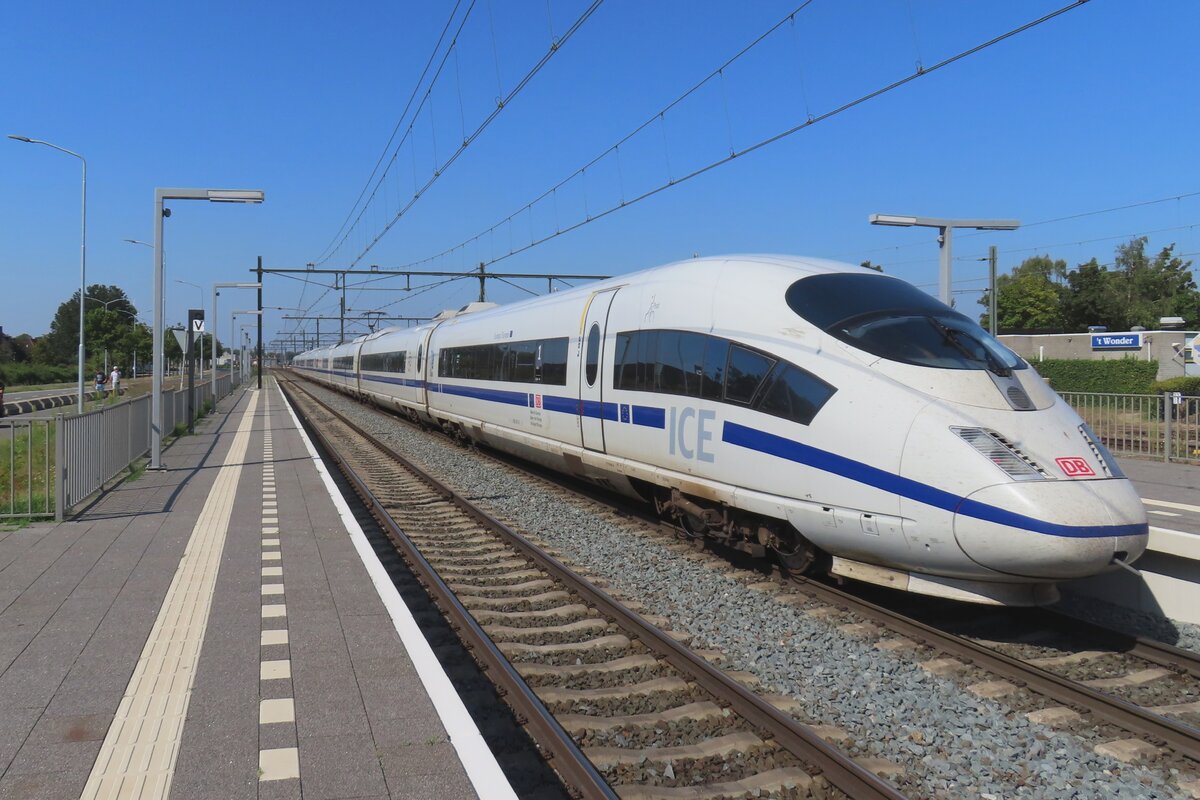 ICE 406 001 'Europe' durchfahrt am 9 September 2023 mit ein umgeleiteter Leistung Blerick auf den Weg nach Amsterdam.