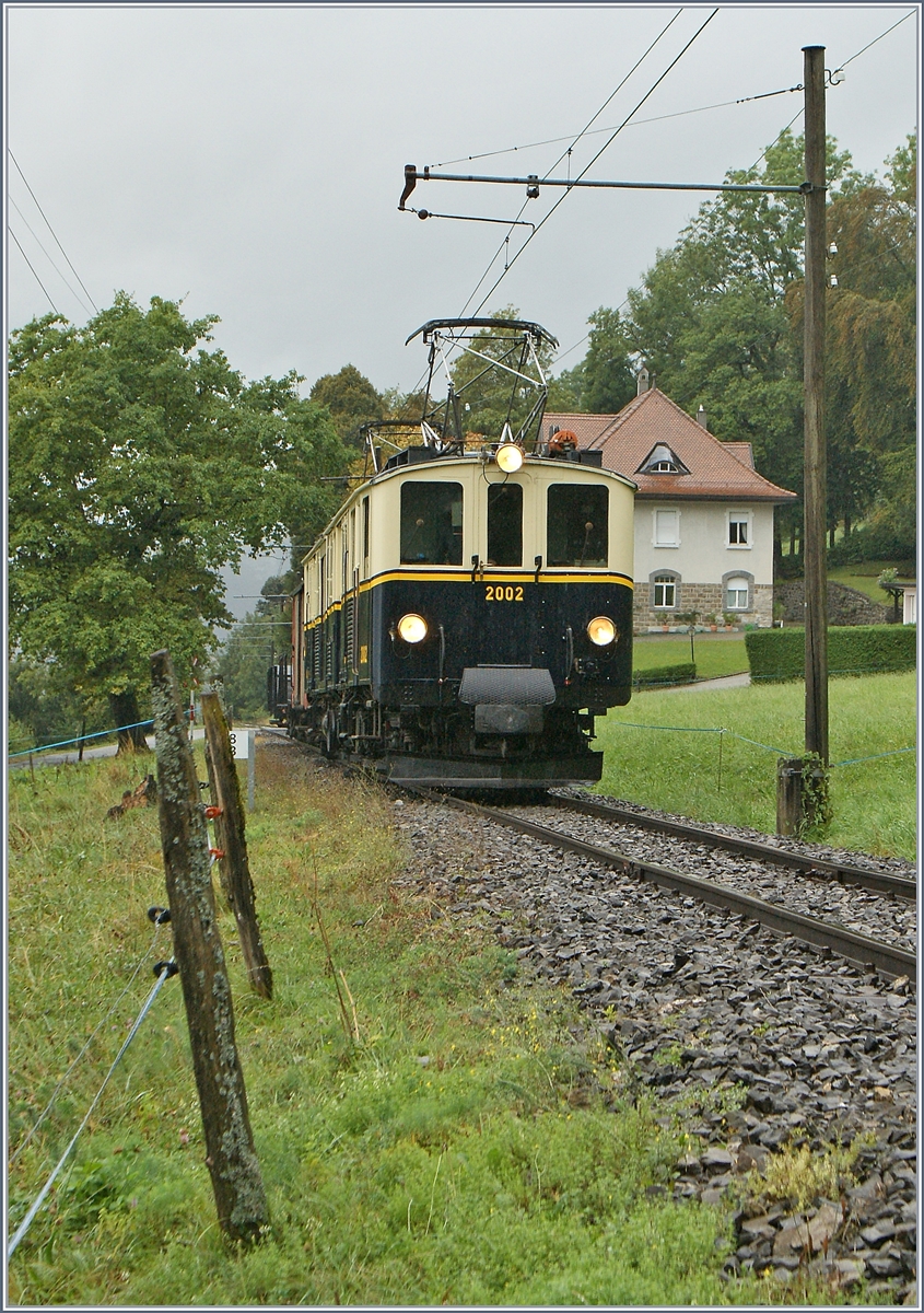  Il y a 50 ans... Le Blonay-Chamby  (50 Jahre Blonay Chamby Museumsbahn) - dazu gab es eine passende Fahrzeugparade mit Rollmaterial der Region: Besonders gef�llig wirkt der MOB DZe 6/6 2002.
Bei Chaulin, den 17. Sept. 2016