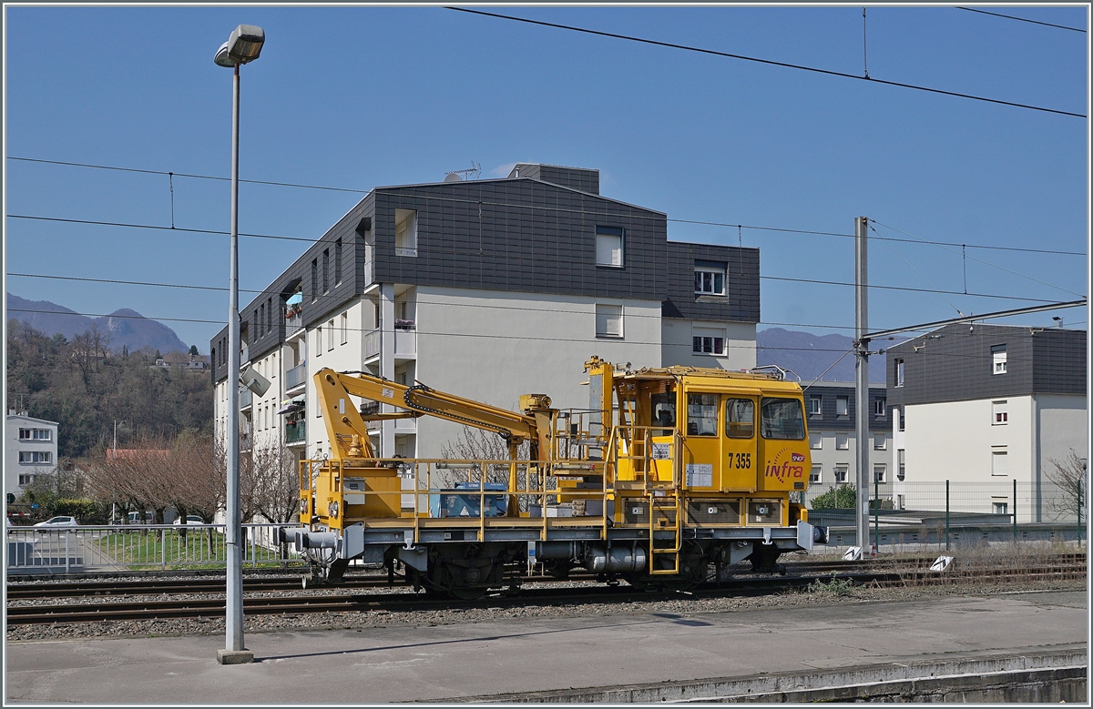 In Aix-les-Bains-le-Revard steht der SNCF INFRA 7 355; in Aix-les-Bains-le-Revard zweit die Strecke nach Annecy und weiter nach Annemasse ab, die nach gelungen Versuchen im Schwarzwald als Versuchsstrecke f�r die 25000V / 50 Hz Fahrleitungsanlage genutzt wurde.

22. M�rz 2022