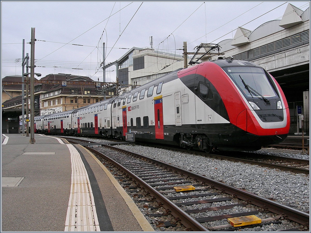 In Lausanne stand der Mini Twindexx RABe 502 403-4 (UIC 94 85 0 502 403-4 CH-SBB und ein 94) IC Twindexx für Testfahten der Vielfachsteuerung. 
10. Nov. 2017