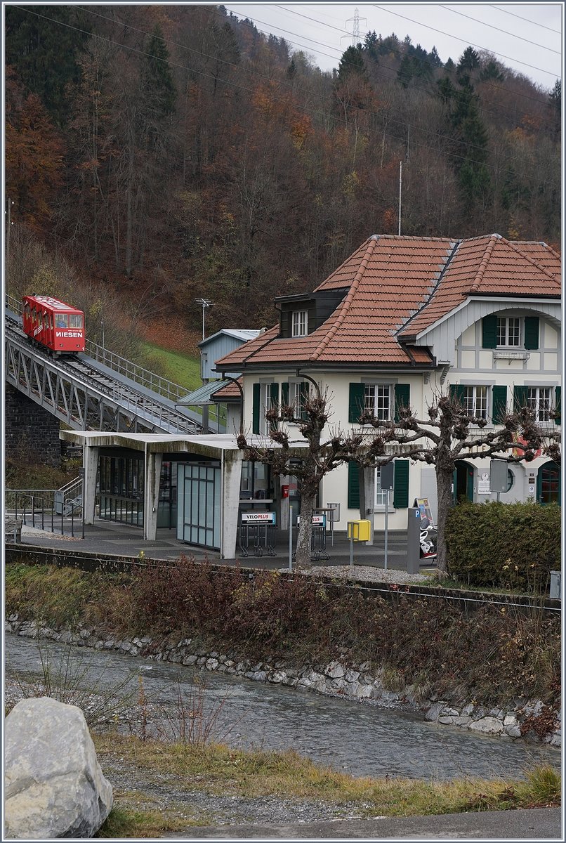 In Mülenen an der BLS Strecke Spiez - Frutigen -Brig/LBT - Visp liegt die Talstation der Niesenbahn. 

19. Nov. 2017