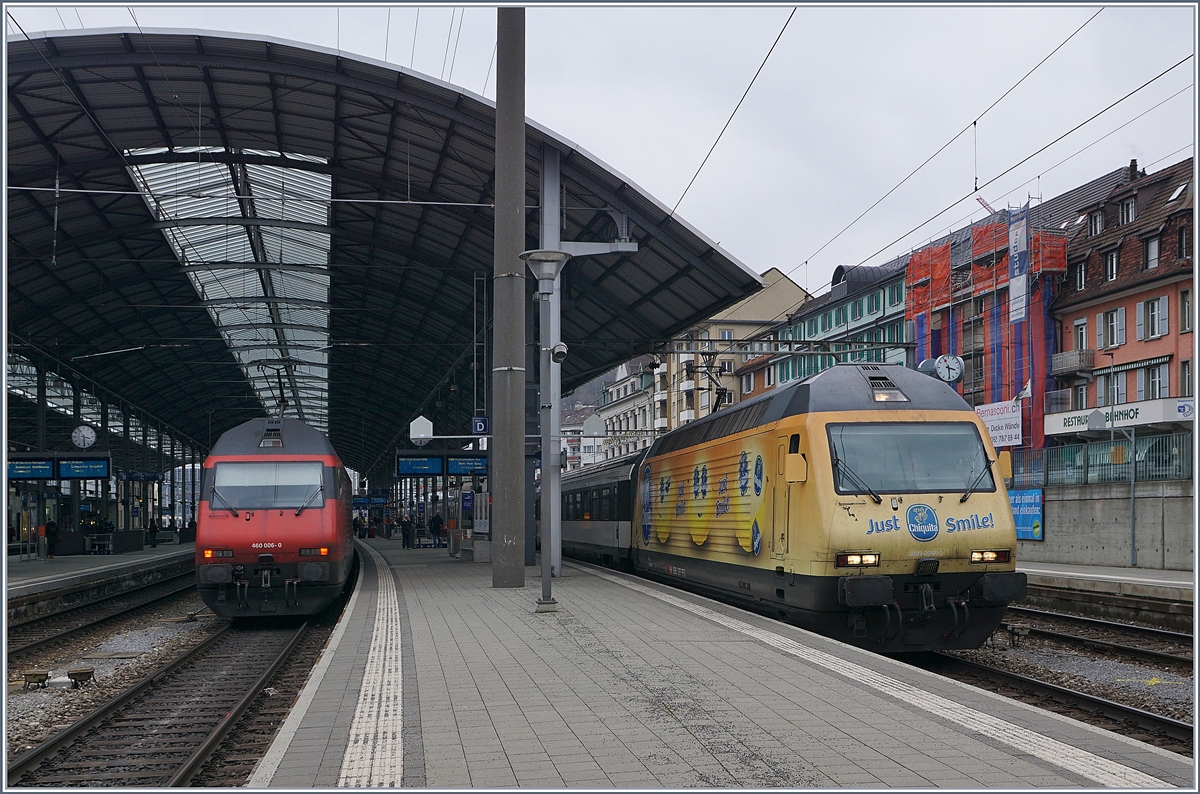 In Olten begegnen sich die R 460 006-0 und die Werbe 460 029-2 mit IR Zügen nach Basel bzw. Bern. 

24. Feb. 2019