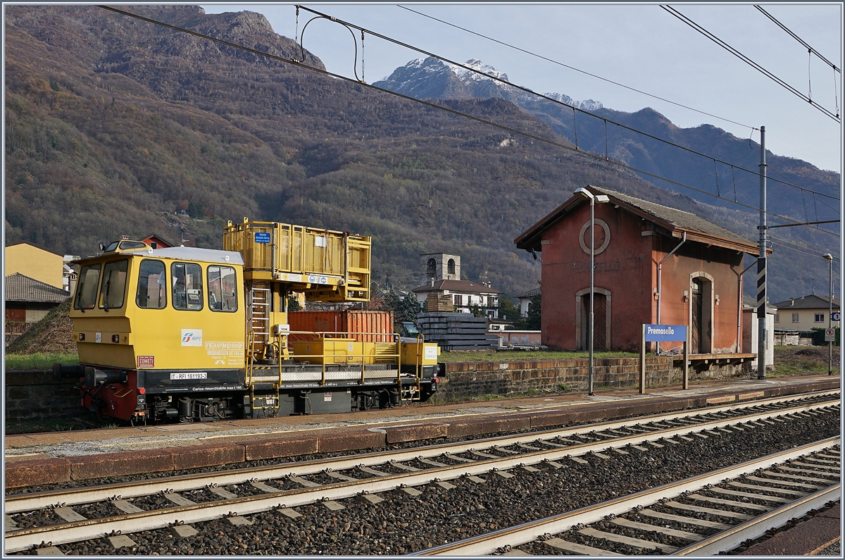 In Premosello-Chiovenda stand heute dieses RFI Fahrzeug mit der Anschrift IT RFI 161193-3 / FE ASP-MI 2695F. 

29. Nov. 2018