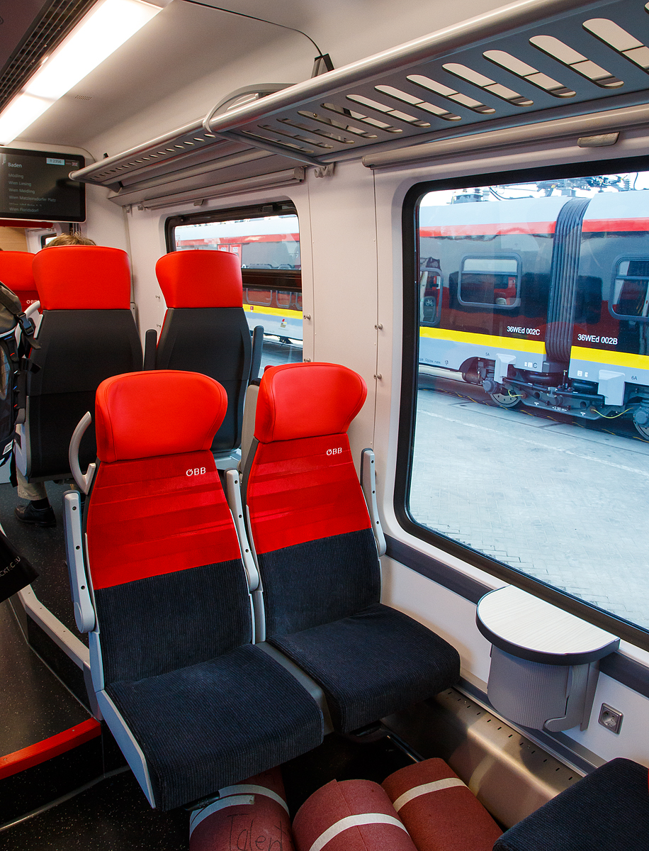 Innenraum im �BB Cityjet - Bombardier Talent 3, der Triebzug wurde auf der InnoTrans 2018 in Berlin (18.09.2018) pr�sentiert.