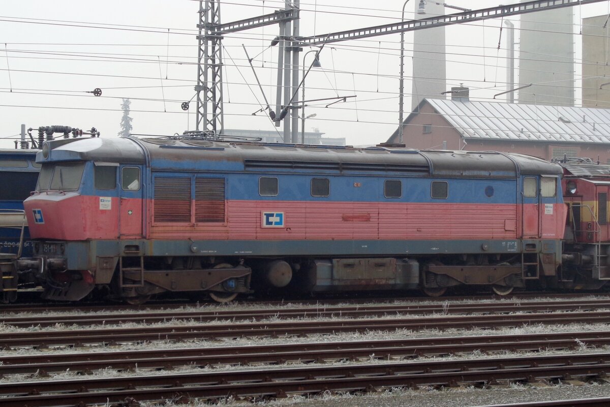 Inzwischen verschwunden ist die impressive Schlange abgestellte Dieselloks in Breclav. Am 31 Dezember 2016 stand dort u.�. 751 119 abgestellt.