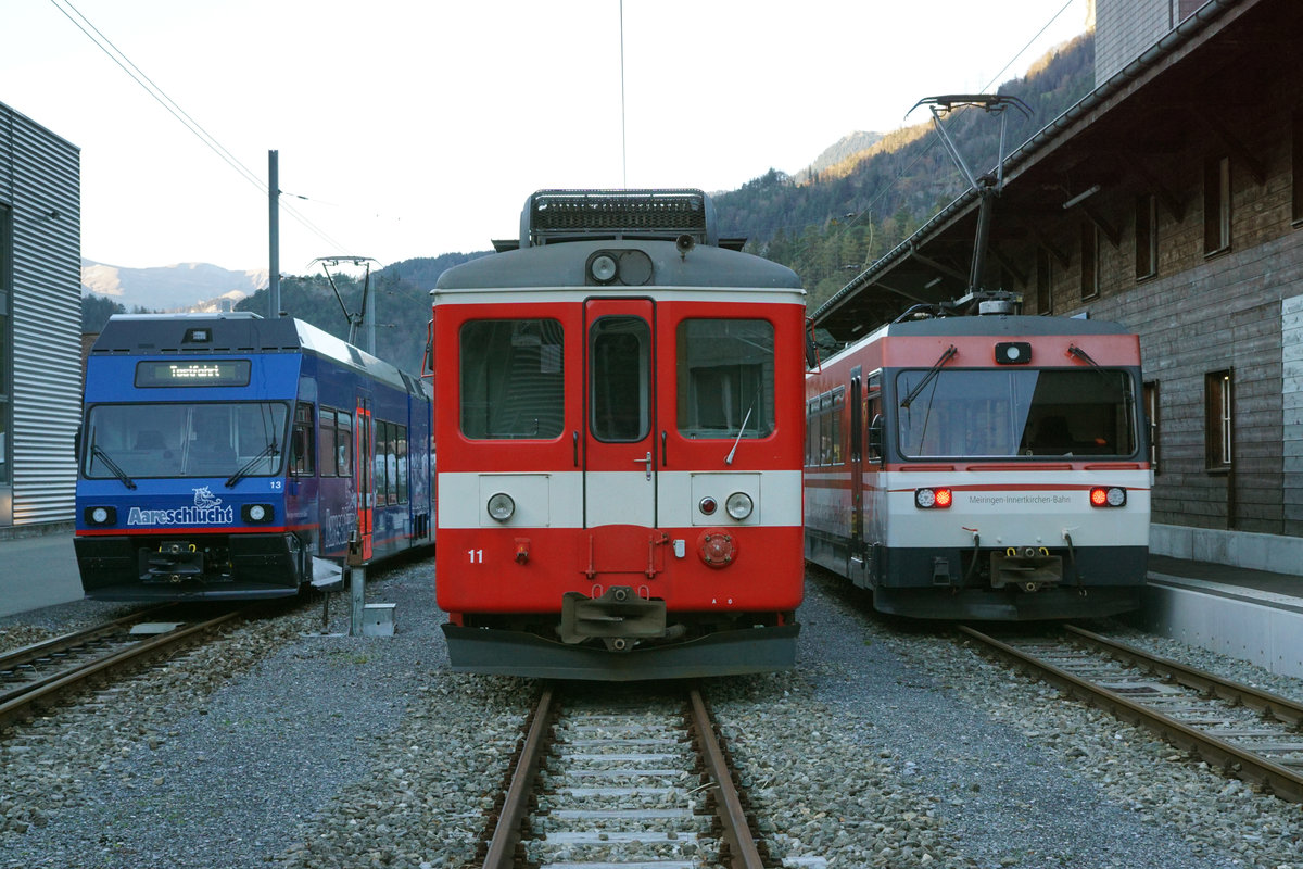 JAHRESRÜCKBLICK 2018
von Walter Ruetsch
Serie Nr. 5
In Innertkirchen kam es bereits am 15. November 2018 anlässlich einer Testfahrt zum ersten Zusammentreffen mit den MIB Triebzügen Be 2/6 13 ehemals MVR, BDe 4/4 11 ehemals CJ und Be 4/4 8.

