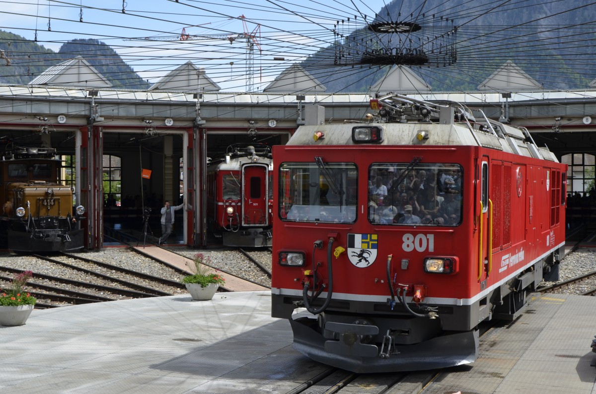 
Jubil�um 125 Jahre RhB am 10.05.2014. Lokparade Rotonde in Landquart. Hier Pr�sentation der Zweikraftlokomotive Gem 4/4 Nr. 801.
