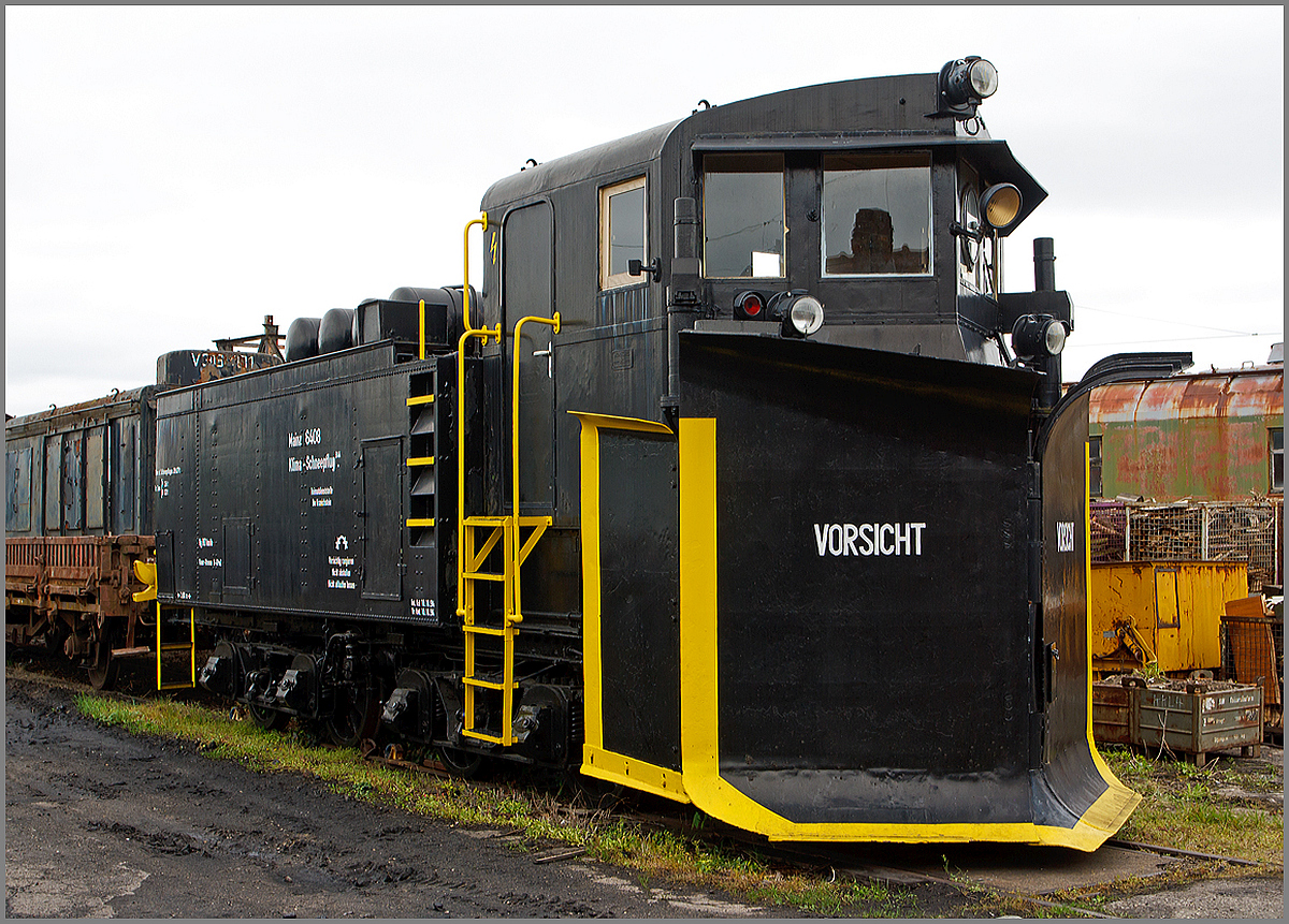 
Klima-Schneepflug 844, Mainz 6408, ex DB 30 80 973 5 039-8, ex Han 6405, am 28.10.2013 beim Eisenbahnmuseum Darmstadt-Kranichstein.

Der Schneeflug der Bauart 844 wurde 1960 bei Henschel in Kassel, auf Basis eines Tenders der Bauart 2မ2' T 34, unter der Fabriknummer 85235 gebaut.

TECHNISCHE DATEN: 
Spurweite: 1.435 mm
Achsfolge: 2မ2'  (4 Achsen)
Drehzapfenabstand: 3.800 mm
Gewicht: 39.070 kg
Höchstgeschwindigkeit: 80 km/h