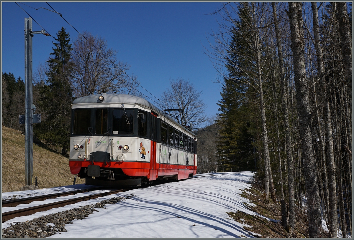 Kurz vor Les Frêtes fährt dieser tansN BDe 4/4 N°3 Richtung Le Locle.
18. März 2016