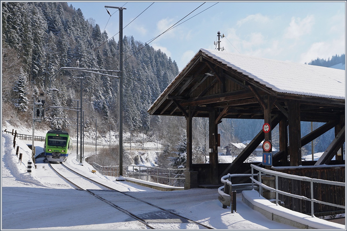 Kurz vor Trubschachen kommt ein BLS RABE 525  NINA  ins Bild. 

6. Jan. 2017