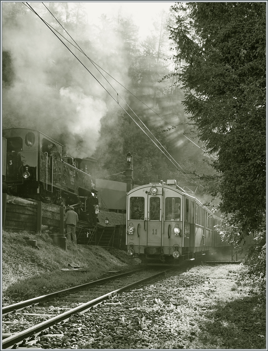  La DER de la Saison 2023  - herbstliche Ambiente bei der Abschlussfeier der 55. Saison der B-C bei Chaulin. Der MOB BCFe 4/4 N° 11 von 1905 ist kurz nach Chaulin auf der Fahrt nach Blonay.

28. Okt. 2023