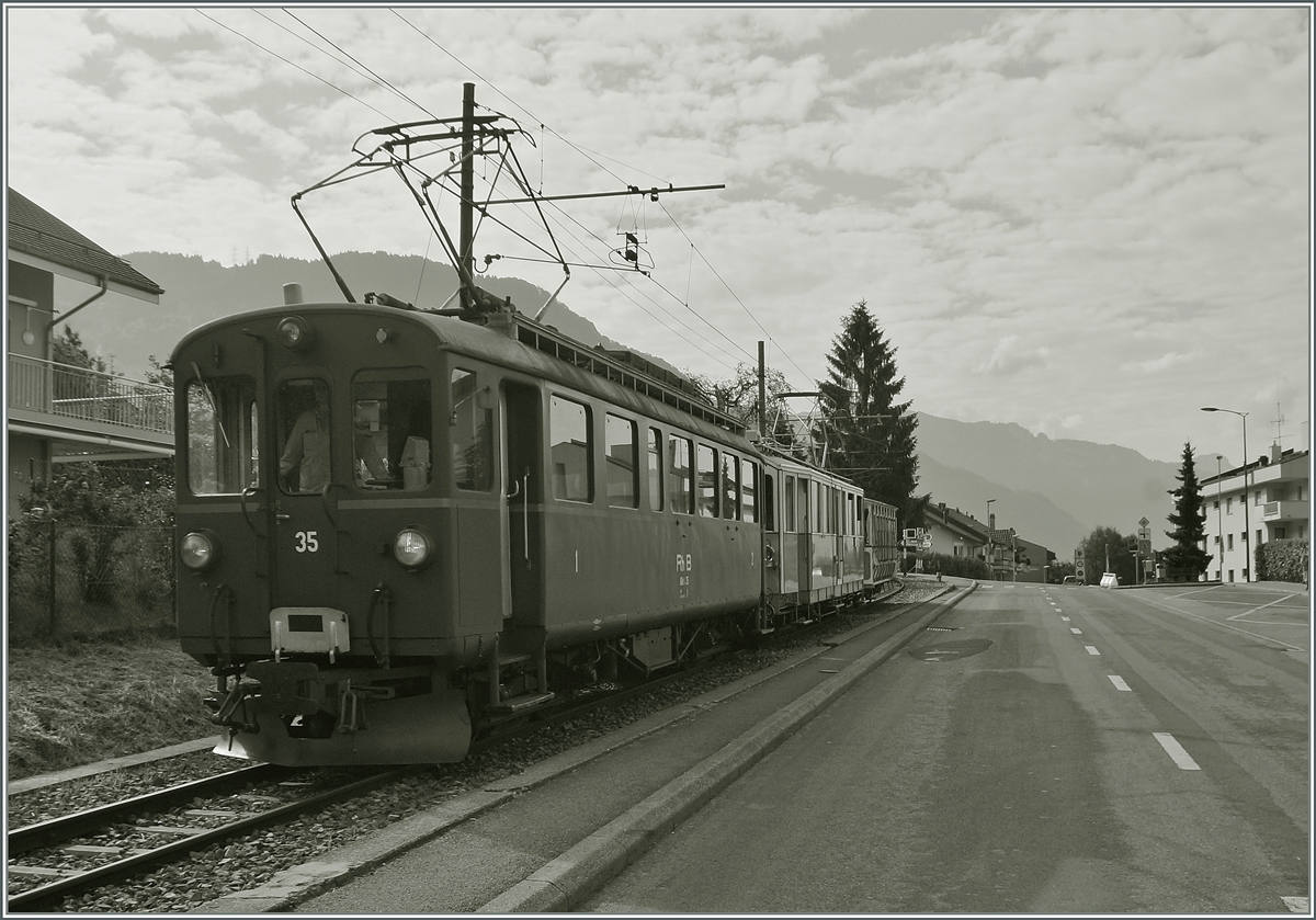 Leere Strassen, eine kleine, alte und kaum genutzte Bimmelbahn - 70er Jahre oder: BLONAY-CHAMBY PINGSTFESTIVAL 2015.
Blonay, den 25. Mai 2015