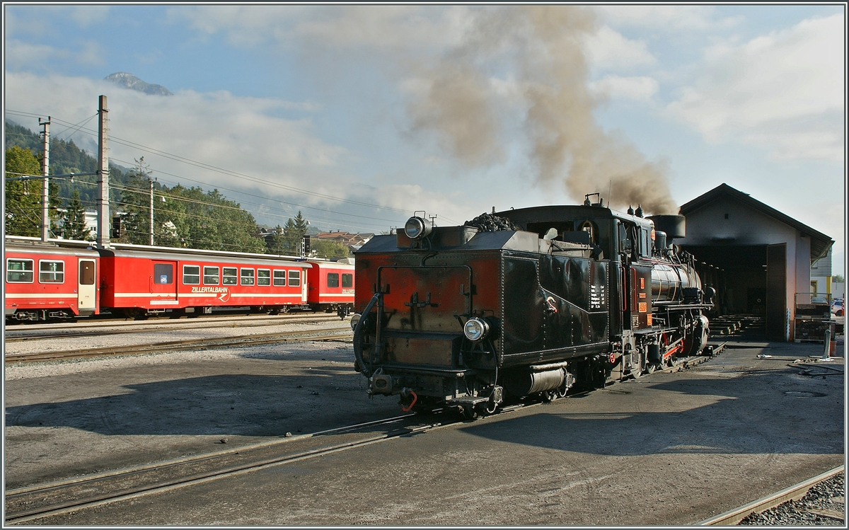 Lieder nun von hinten konnte ich diese  Zillertalbahn  Dampflok in Jenbach fotografieren.
16. Sept. 2011