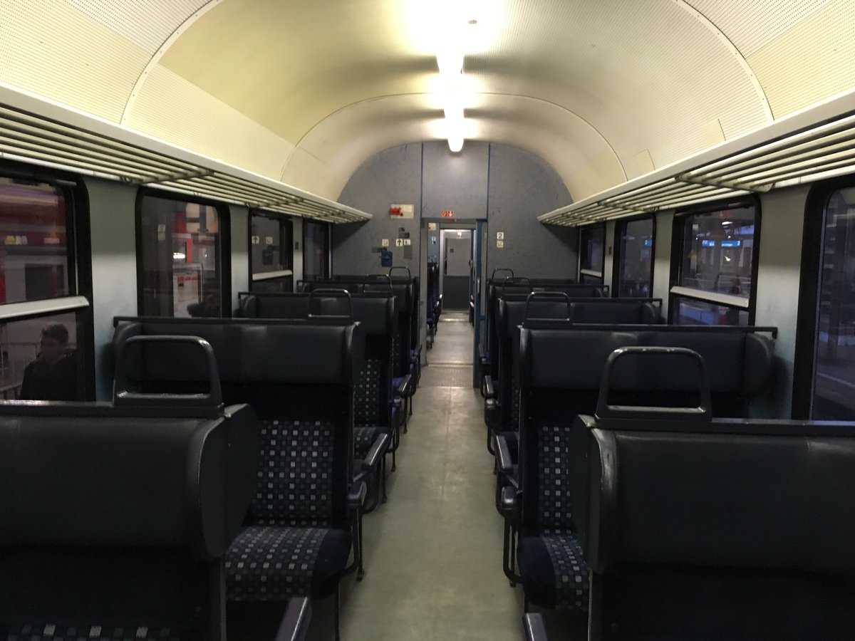 Mit der Nummer 50 80 22-34 095-6 der letzte Fervet N Wagen im Dienst mit Verl. RL 09.11.17.

Dieser Wagen ist in Ludwigshafen am Rhein beheimatet und ich konnte ihn am 17.02.17 im Re 12311 von Mannheim nach Heilbronn antreffen.