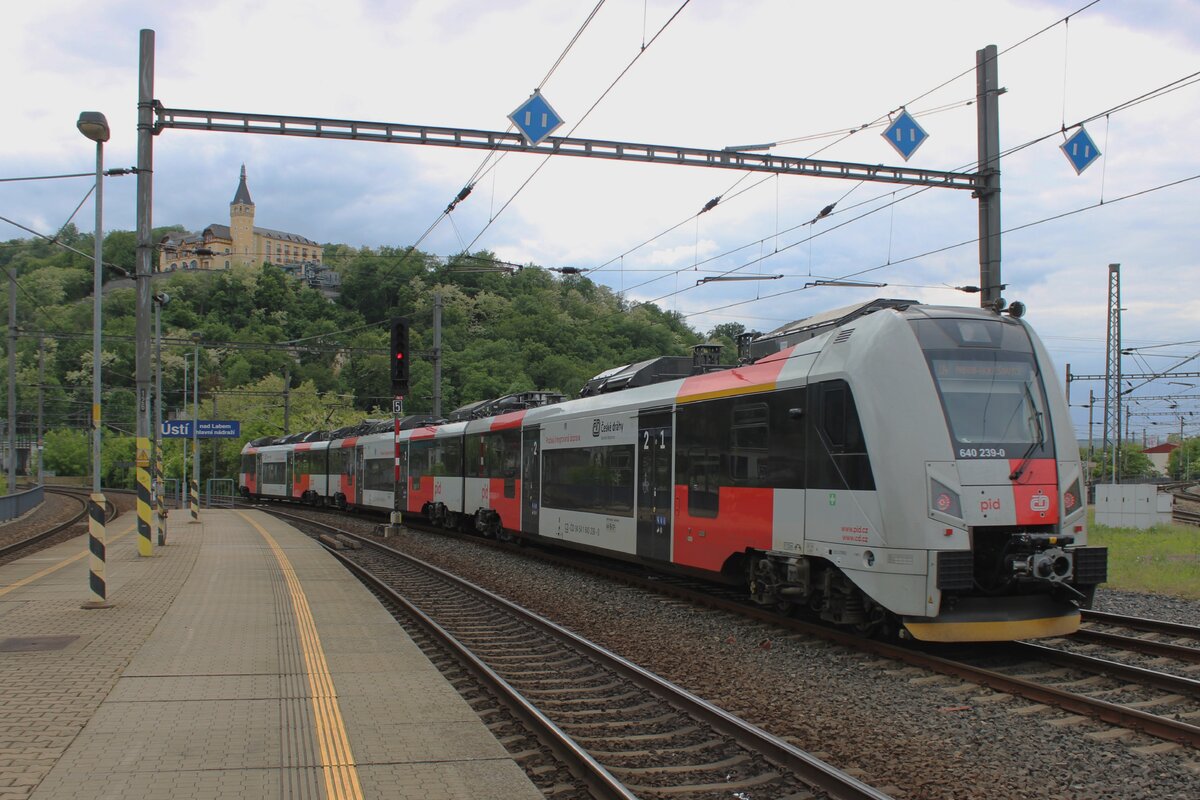 Mit pid (Grossregion der Hauptstadt Praha) Farben verlast am 27 Mai 2025 CD 640 239 Usti nad Labem. 